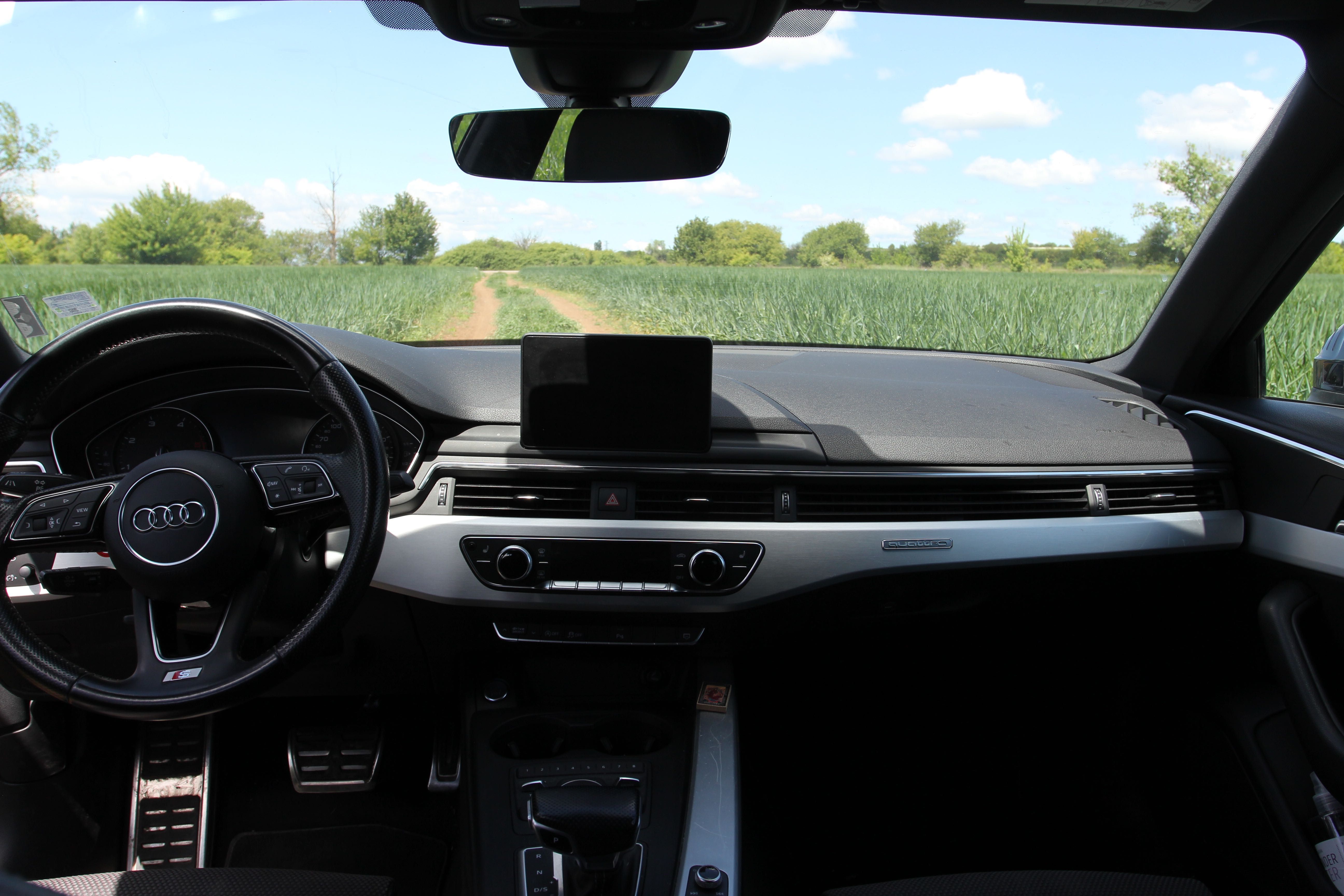 Audi A4 B9 2.0 TDI S Line Quattro Напълно Обслужена Втори Чифт Джанти