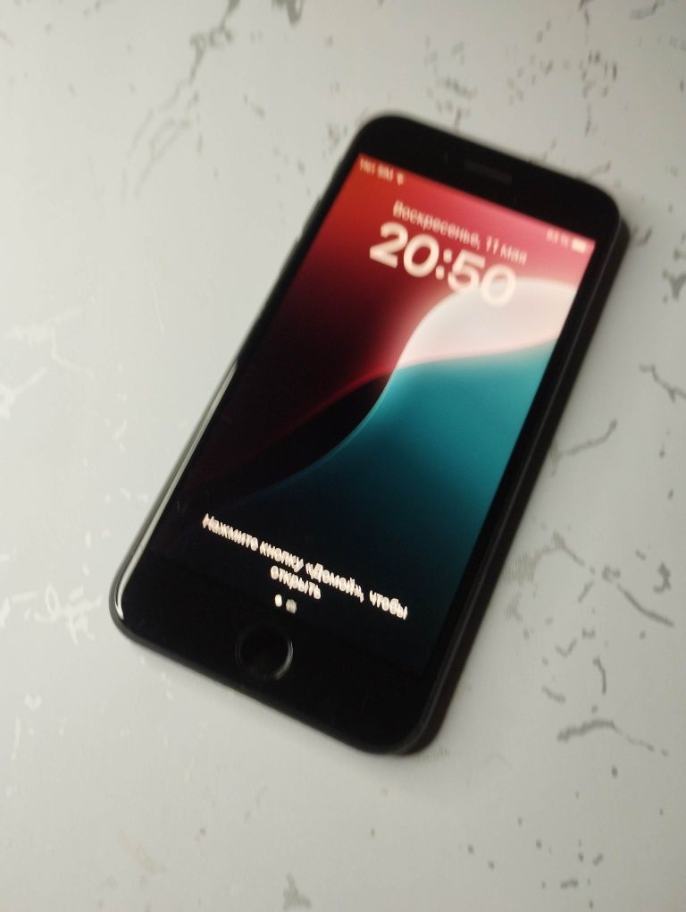 iPhone  SE  2020