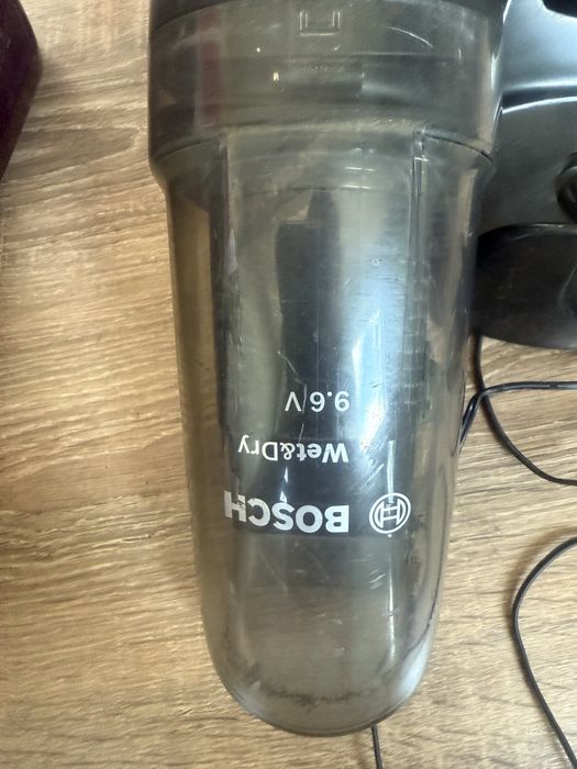 BOSH( прахосмукачка за кола)
