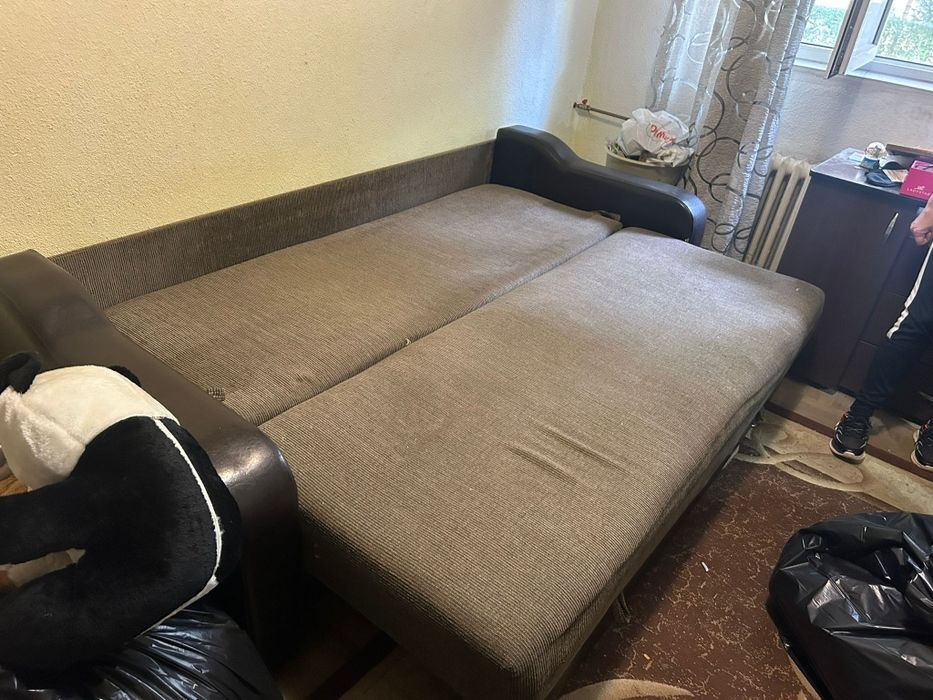 Canapea extensibilă 2 corpuri șifonier  vitrina si tv