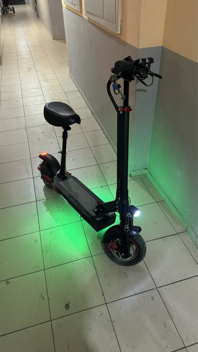 скутер с седение