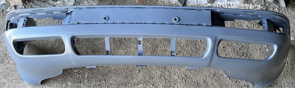 Передний бампер на Audi 80 B4