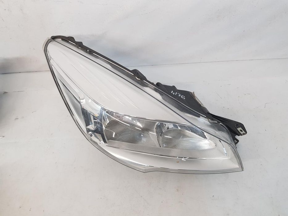 Far dreapa Ford Kuga 2 halogen dupa 2012