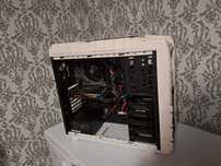 PC gaming cu tastatura și mouse