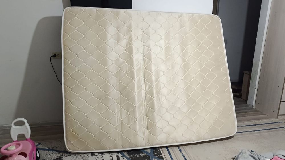 Продам матрац в хорошем состоянии