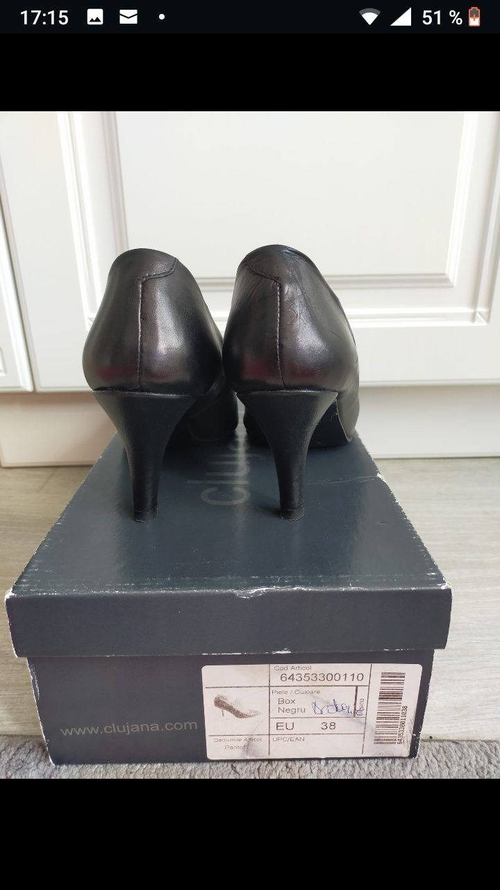 Vând pantofi negri Clujana, mărimea 38