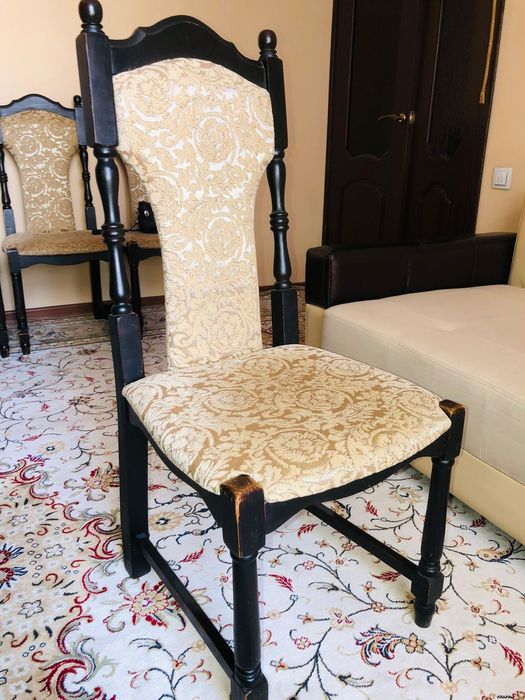 Продам стулья гостинные