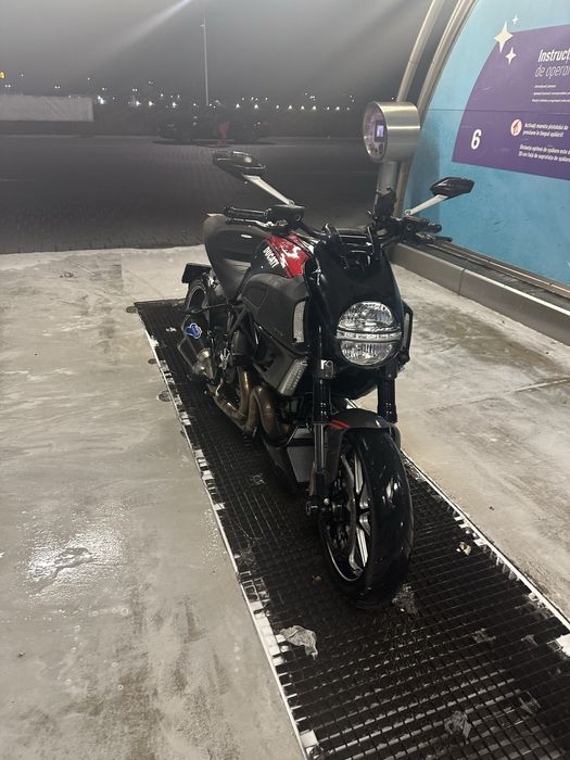 Ducatti diavel carbon