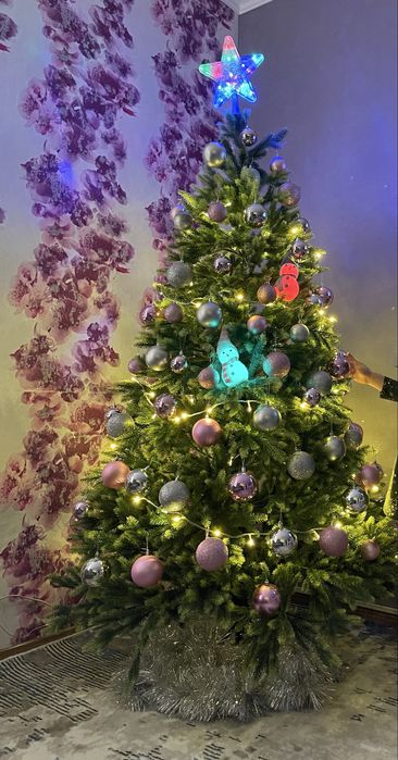 Елка с игрушками