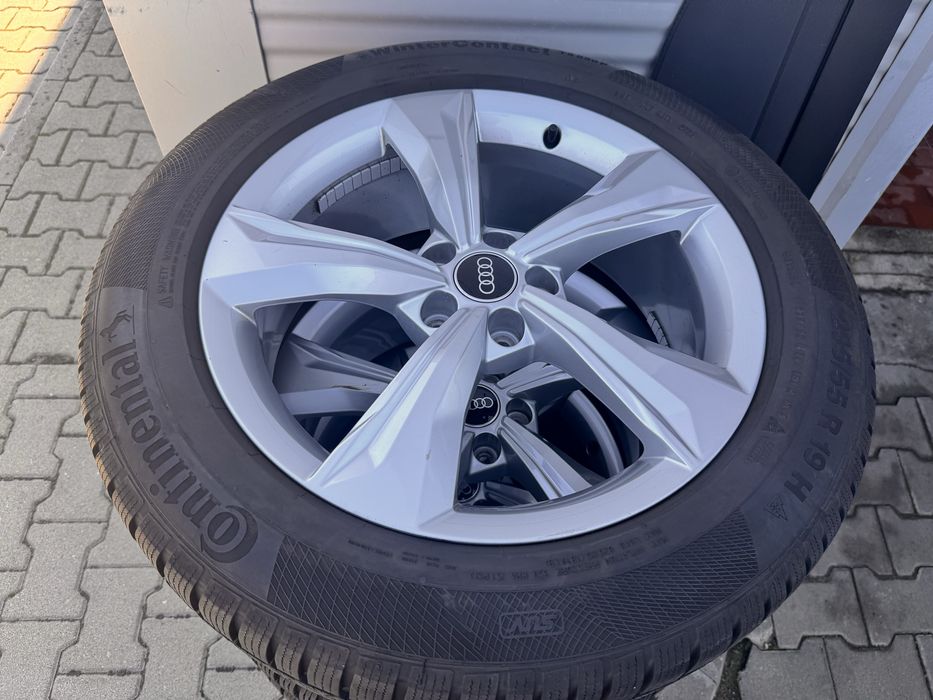 Jante aliaj Audi 235 55 19 cu anvelope Continetal de iarna.