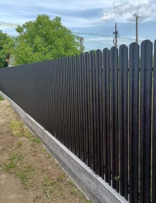 Construim garduri si porti din sipca metalica, panouri stil jaluzele,