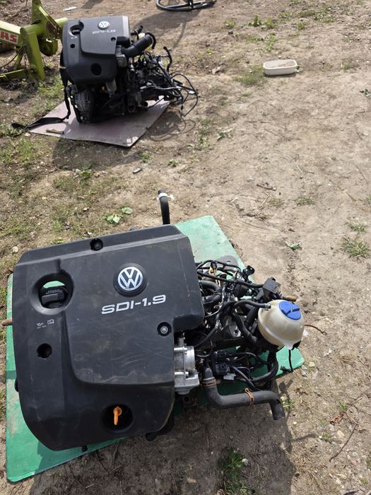 Vând motor 1.9 200 000 km