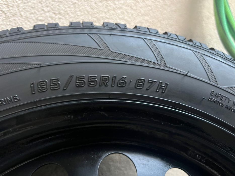 Jante tabla Ford Fiesta cu cauciucuri iarnă stare foarte bună