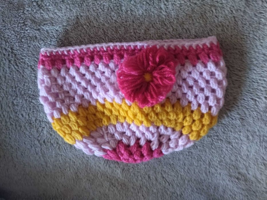 Ръчно плетена шапка 4-5 г