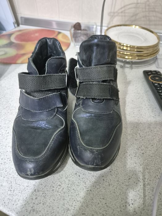 Продам ботинку для девушек