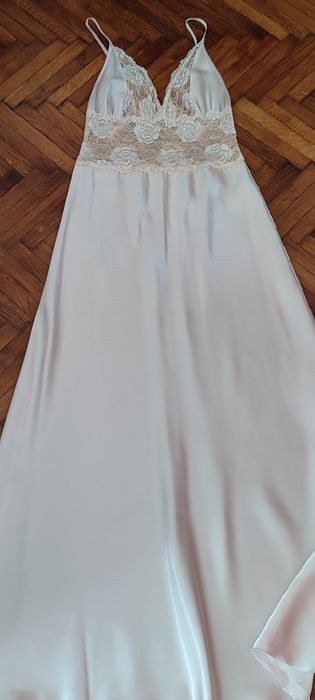 Vand lenjerie dama din saten.