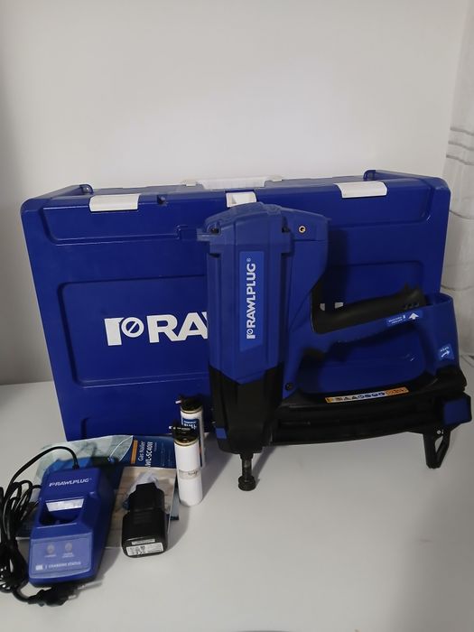 Pistol de bătut cuie pe gaz în beton și oțel RAWLPLUG R-SC40ii, ca NOU