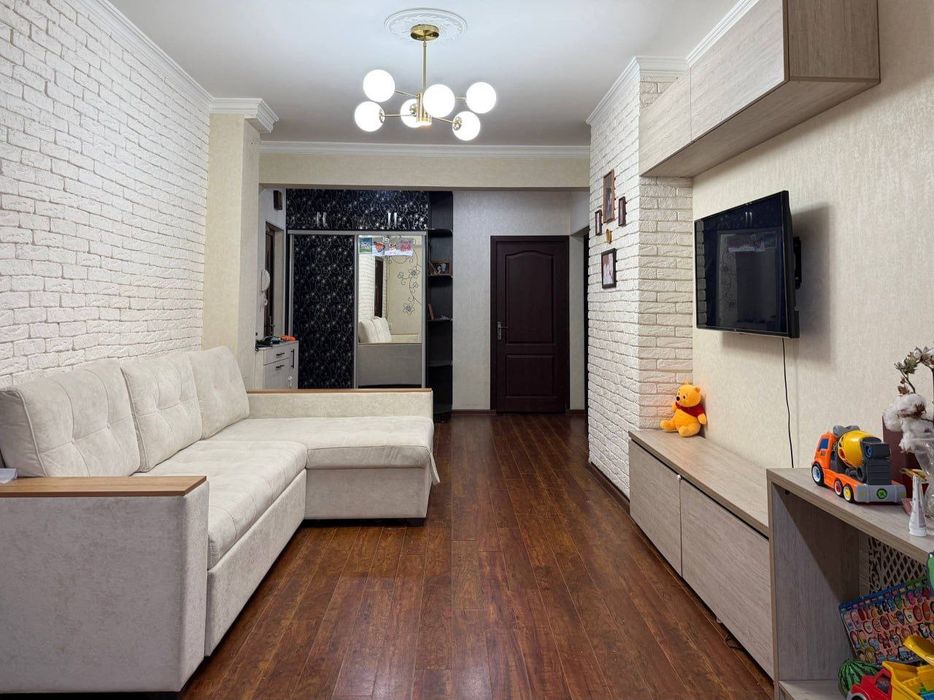 3в4/4/9 на Паркентском площадью 100м.кв