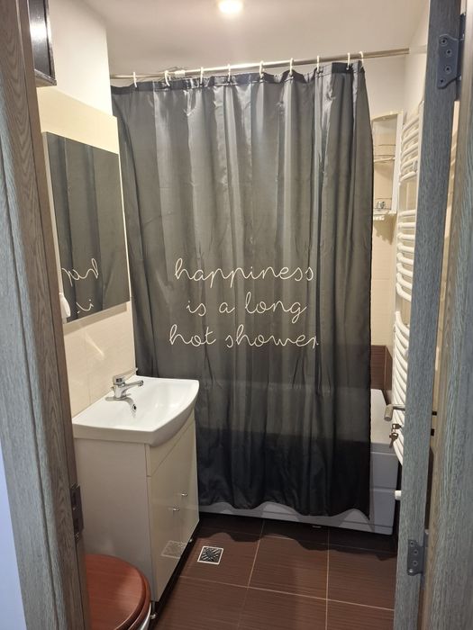 Închiriez garsoniera