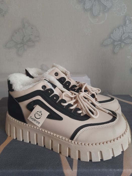 Ботинки - кроссовки, женские.