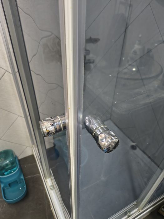 Cabina dus cu cadita