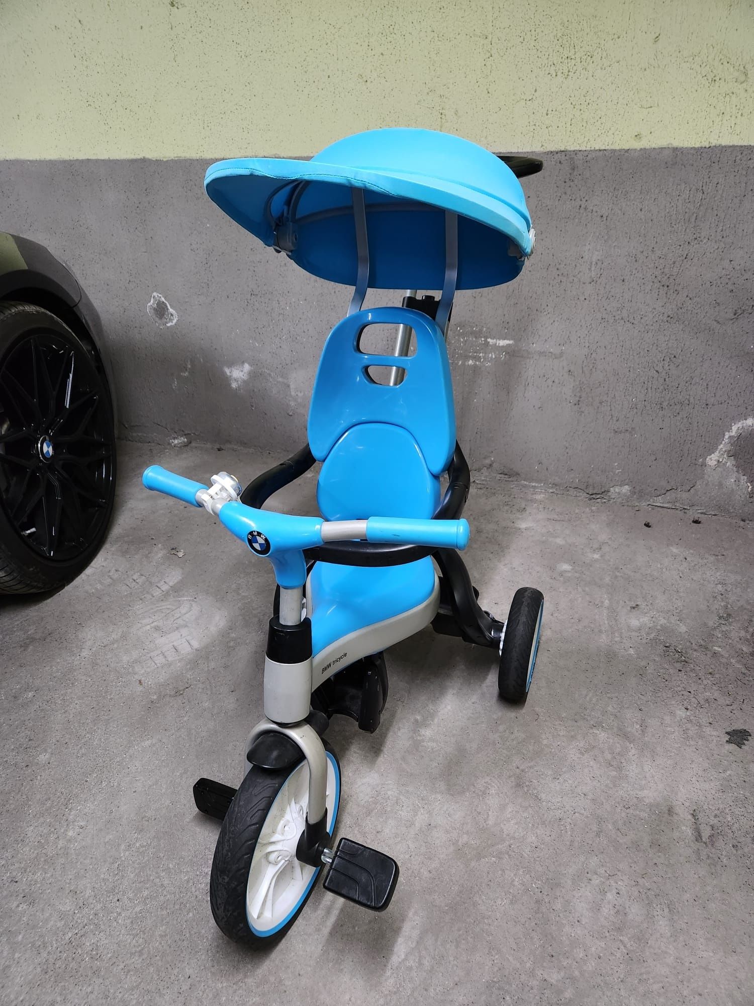 Tricicleta BMW albastra