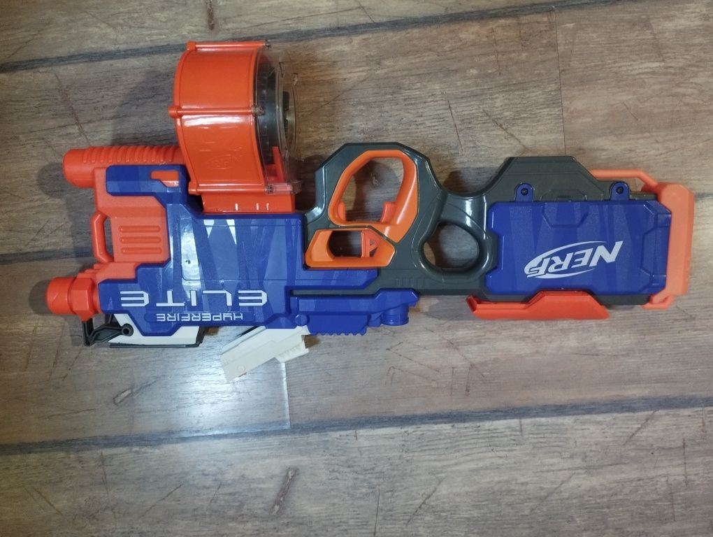 Nerf blaster i nerf bazuka