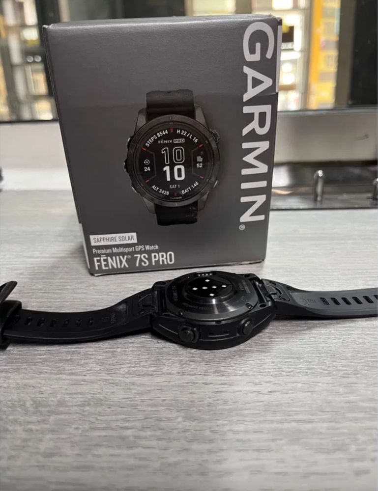 Vând Garmin Fenix 7S Pro Sapphire Solar