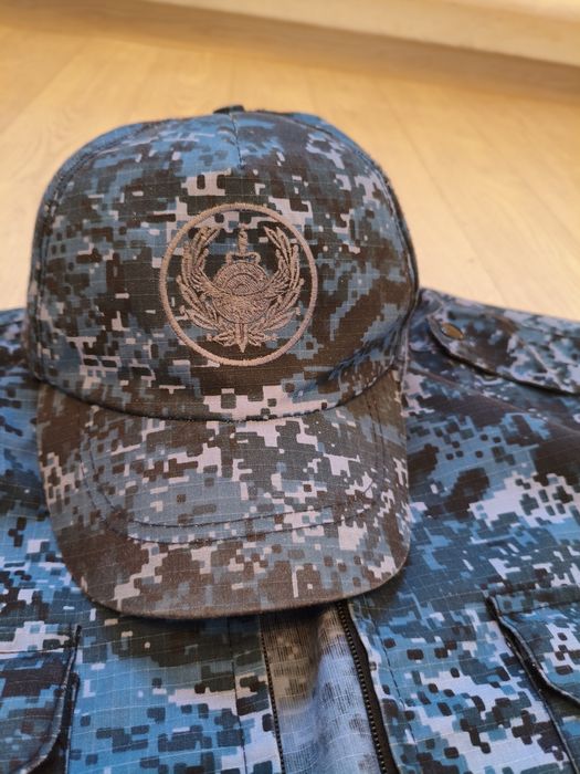 Шапка новая. Комуфляж б/у.