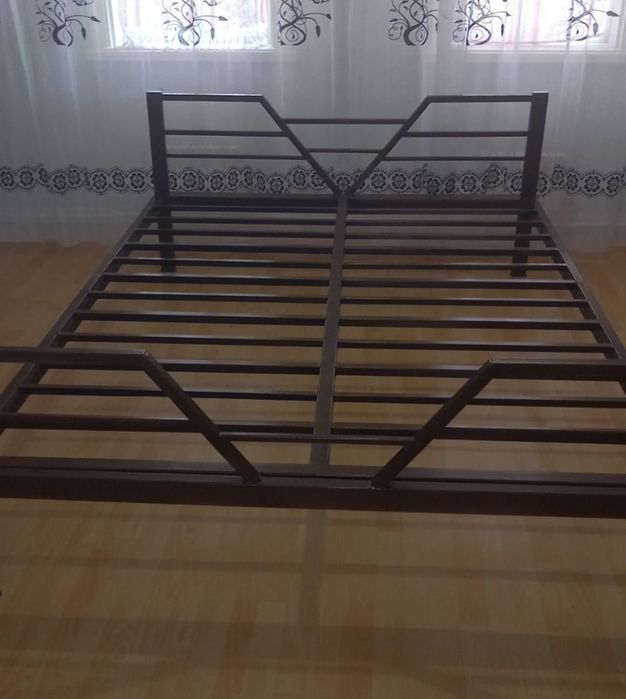 Кровать двуспальная