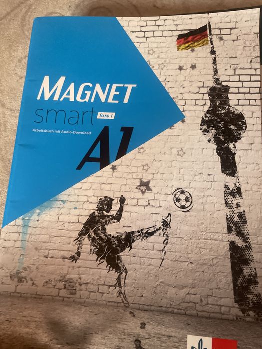 Продавам учебници за 9 клас на половин цена