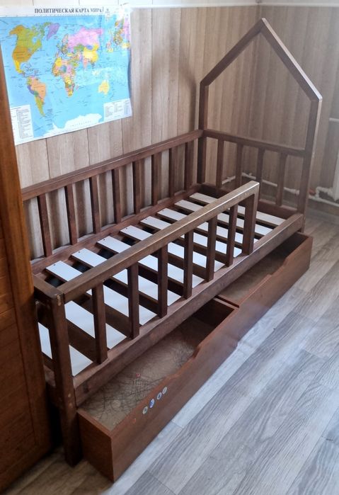 Продам кроватку-домик