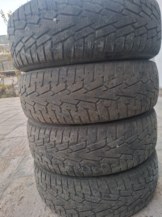 Штампованные диски на 15 с зимними шинами липучки