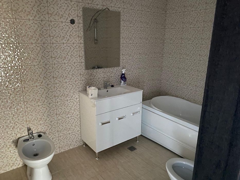 Apartament mare, la pret mic