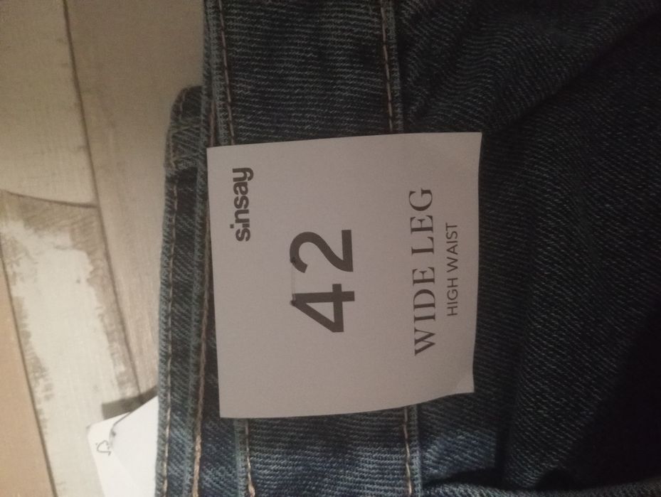 De vânzare blugi toamna