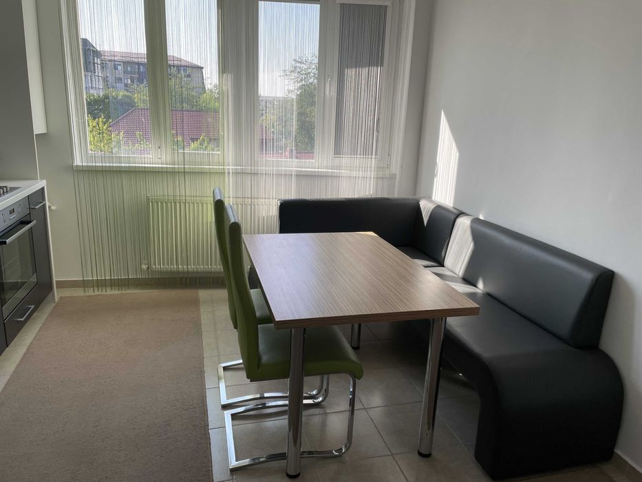 De inchiriat ap. 2 camere, et. 2, decomandat, 62 mpu, parcare, in Rosu