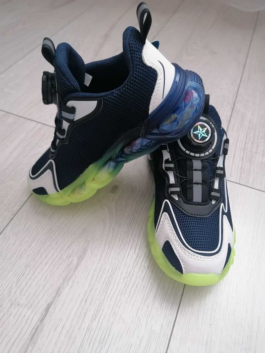 Нови  летни маратонки Fashion със закопчаващ механизъм, размер 30