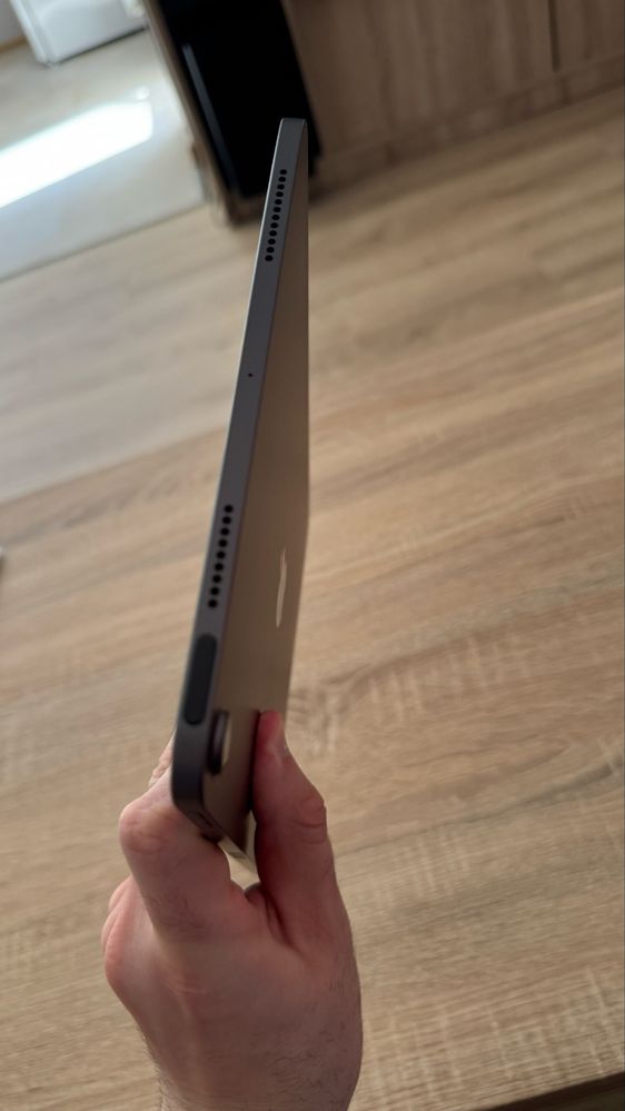 Продавам iPad Air 5th Gen WiFi 64GB+ Apple pencil 2nd gen