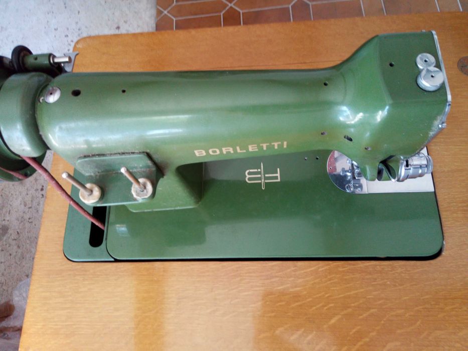 Masina de cusut Borletti made in Italy .