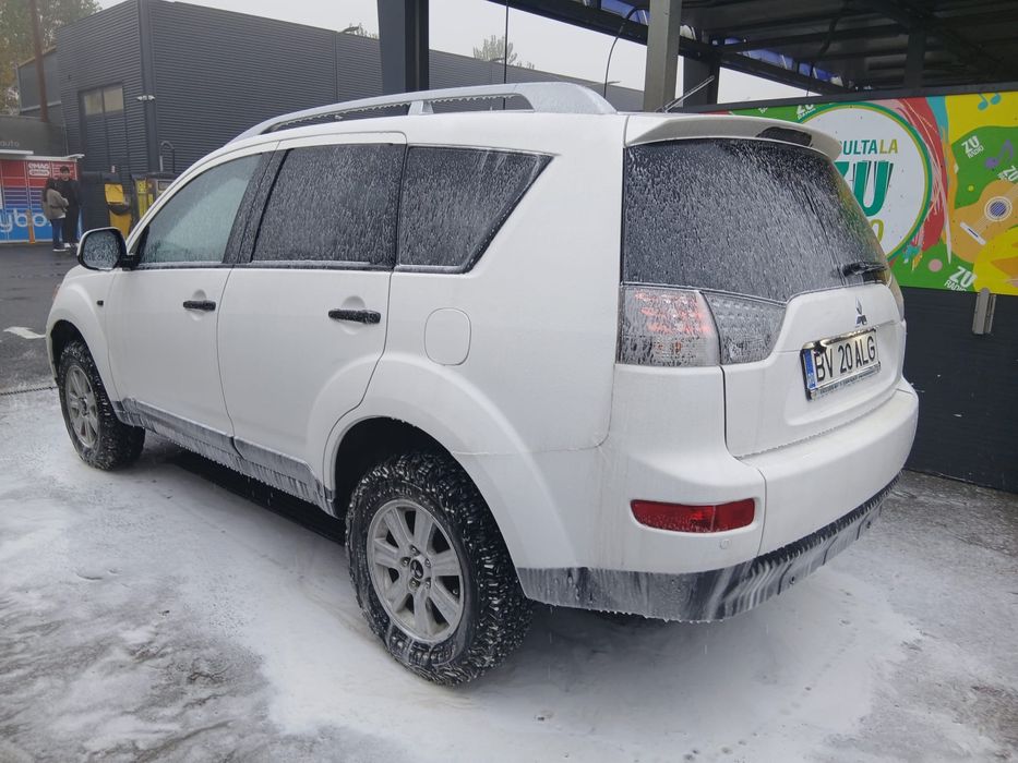Mitsubishi Outlander 2 , An fab 2010 , 4 x4 ,7 Locurii