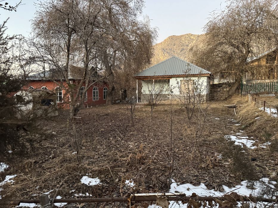 Продаётся участок на горах Чимган  возле SkyVillage напротив Sevarsoy