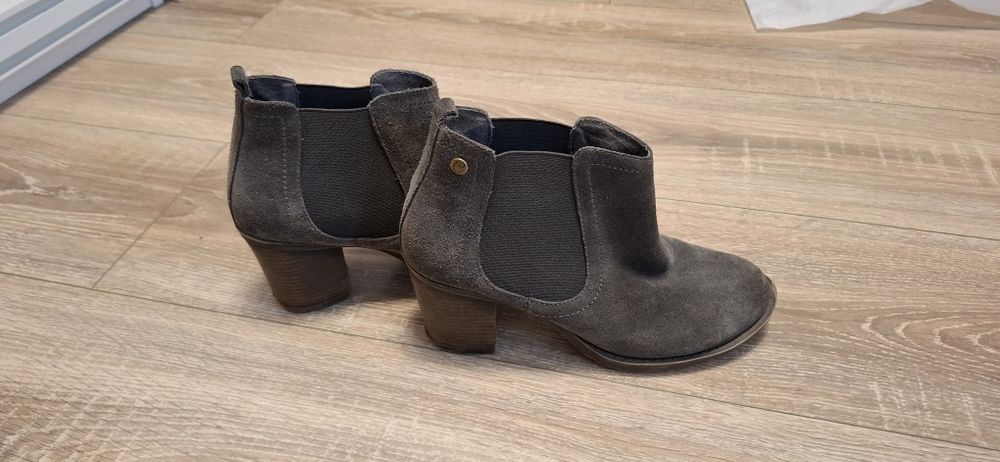 Botine din piele intoarsa gri
