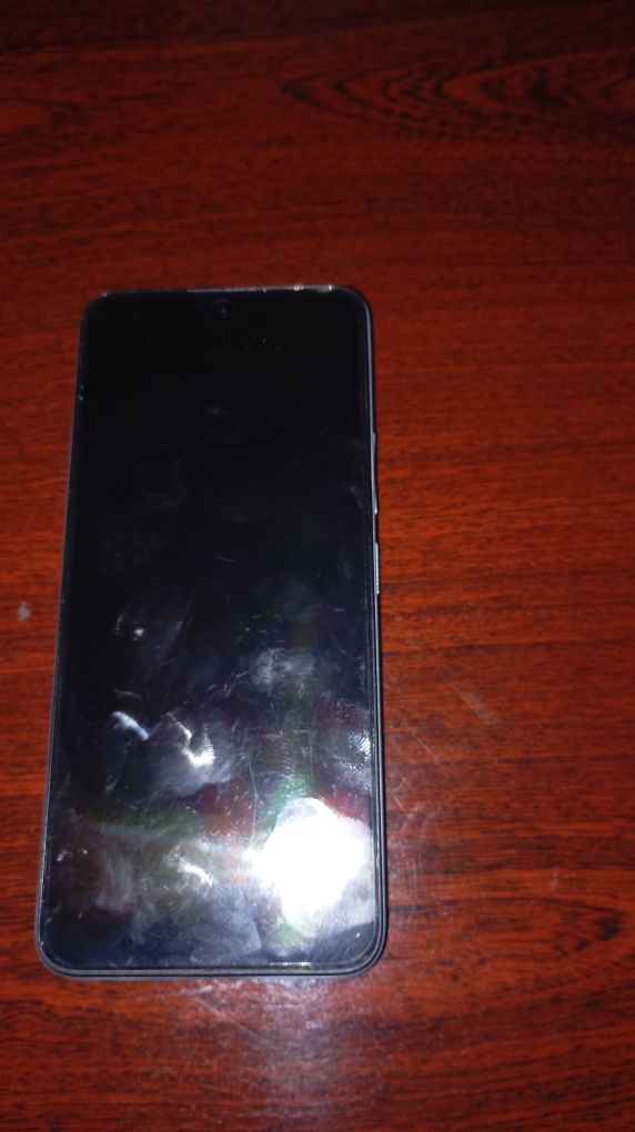 Redmi 13 telefoni sotiladi srochno