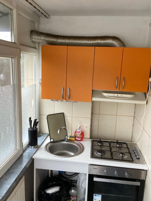 Vand apartament decomandat zona consul