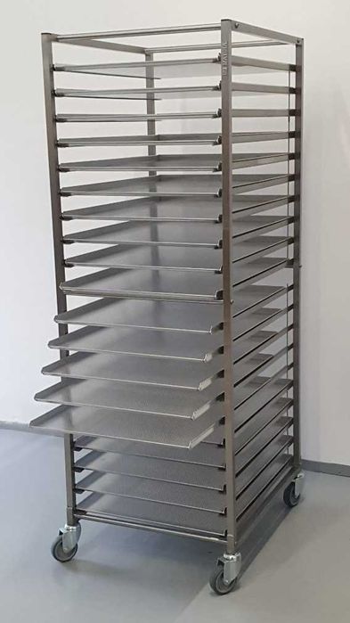 Carucior nou si 20 tavi perforate 58x78 cm patiserie