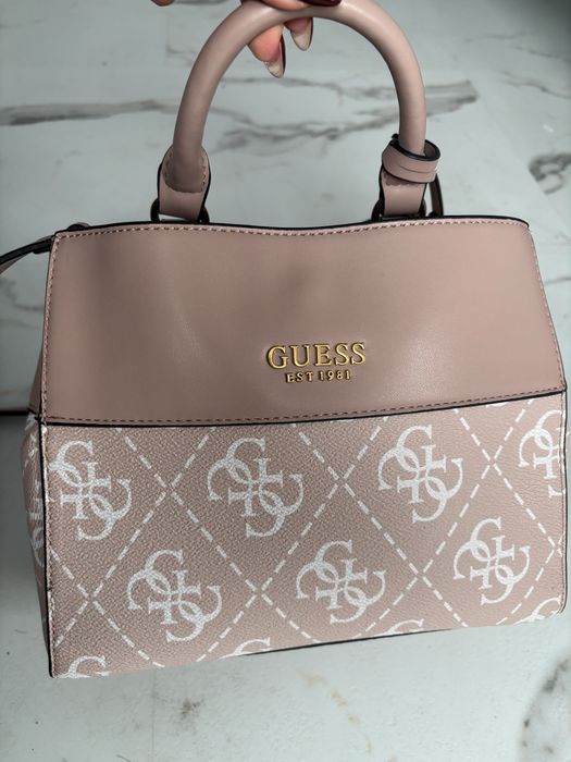 Дамска чанта Guess