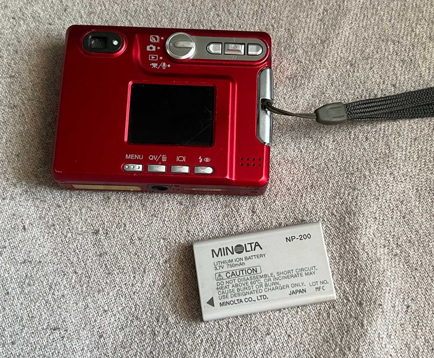 Konica Minolta Dimage Xg rosu 3 2MP aparat rar cu defect