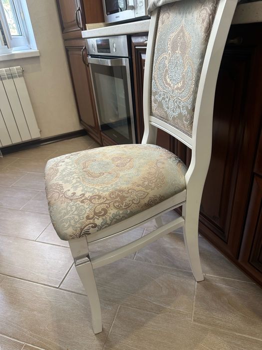Стол и  6 стулья