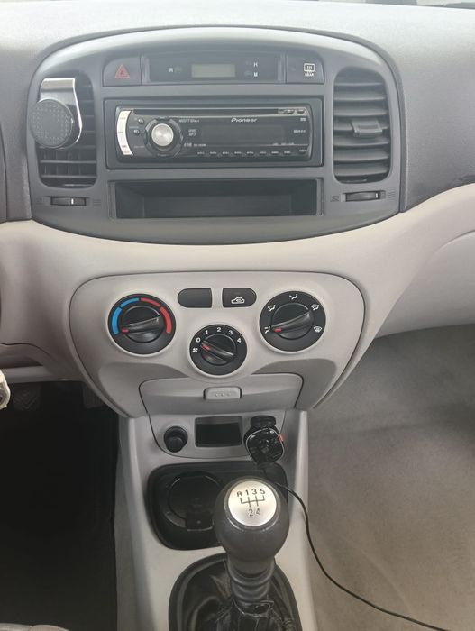 Vand hyundai accent 1.4 benzina  2008