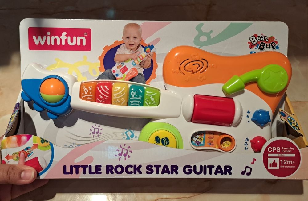 Chitară jucarie interactiva Winfun, noua